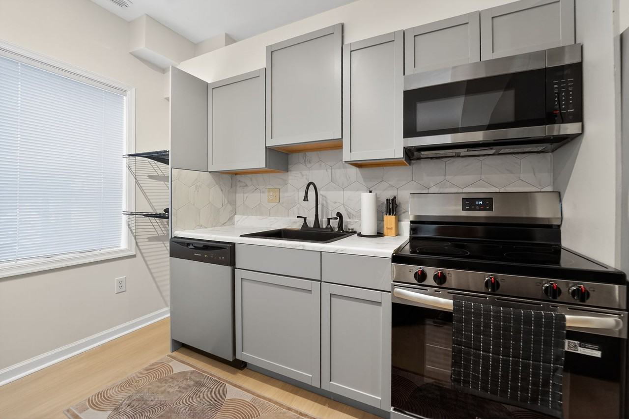 4200 Somerville Ct - Photo 5 of 9