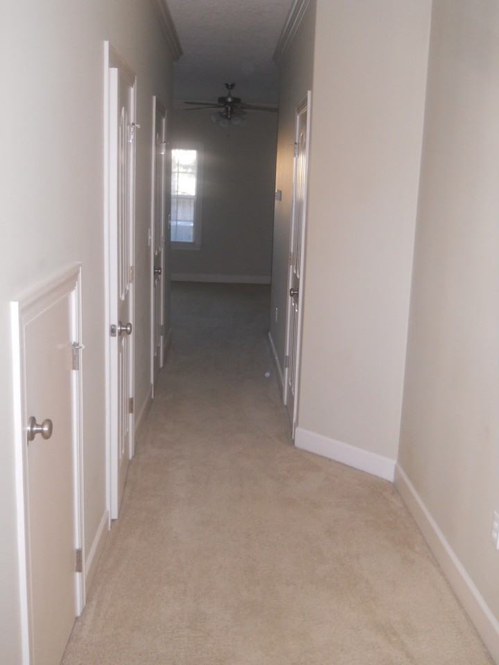 3418 N Barack Obama Blvd Apt R - Photo 3 of 9