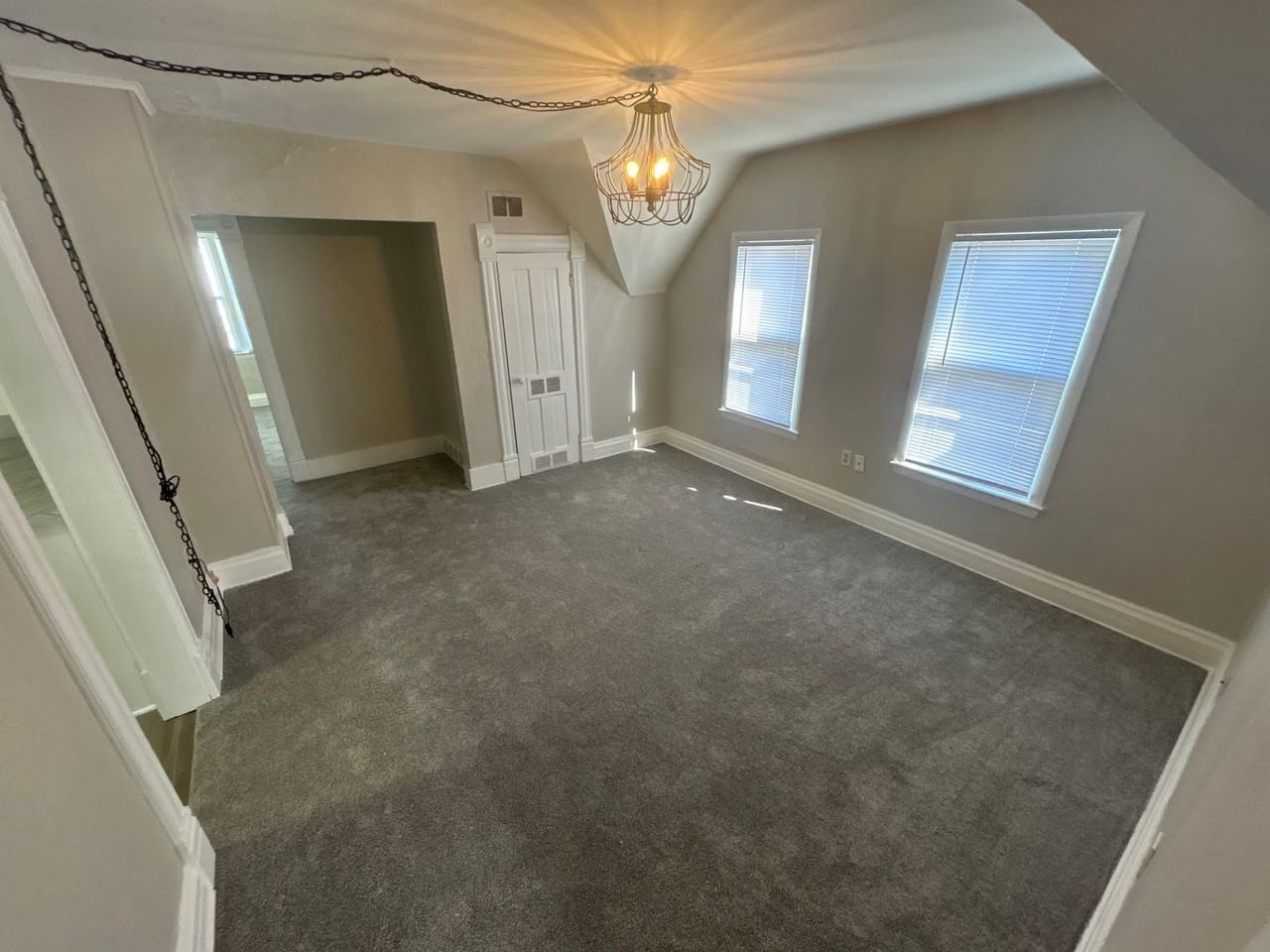 913 Avenue A - Photo 5 of 13