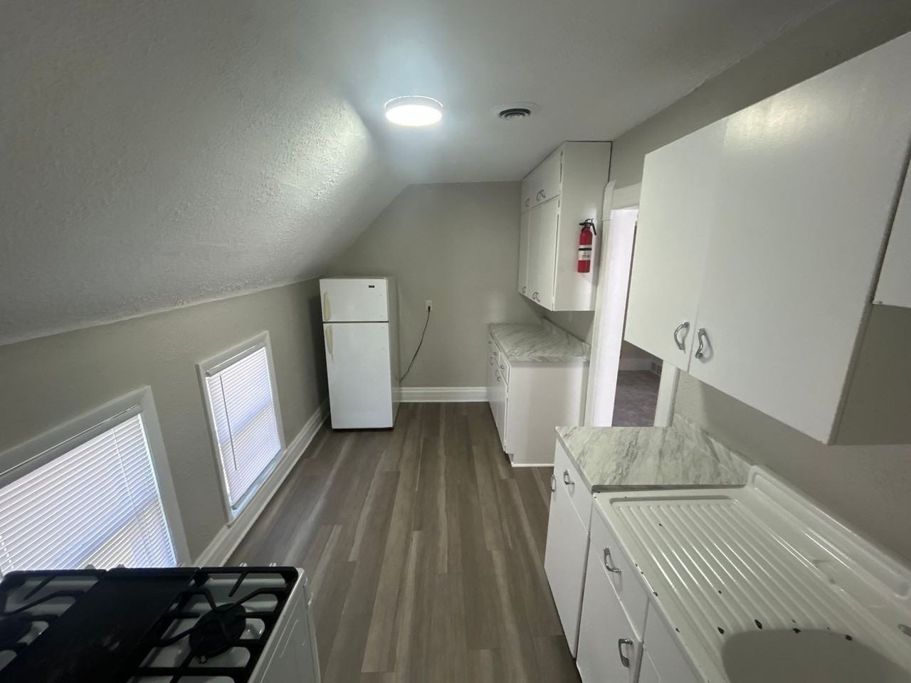 913 Avenue A - Photo 7 of 13