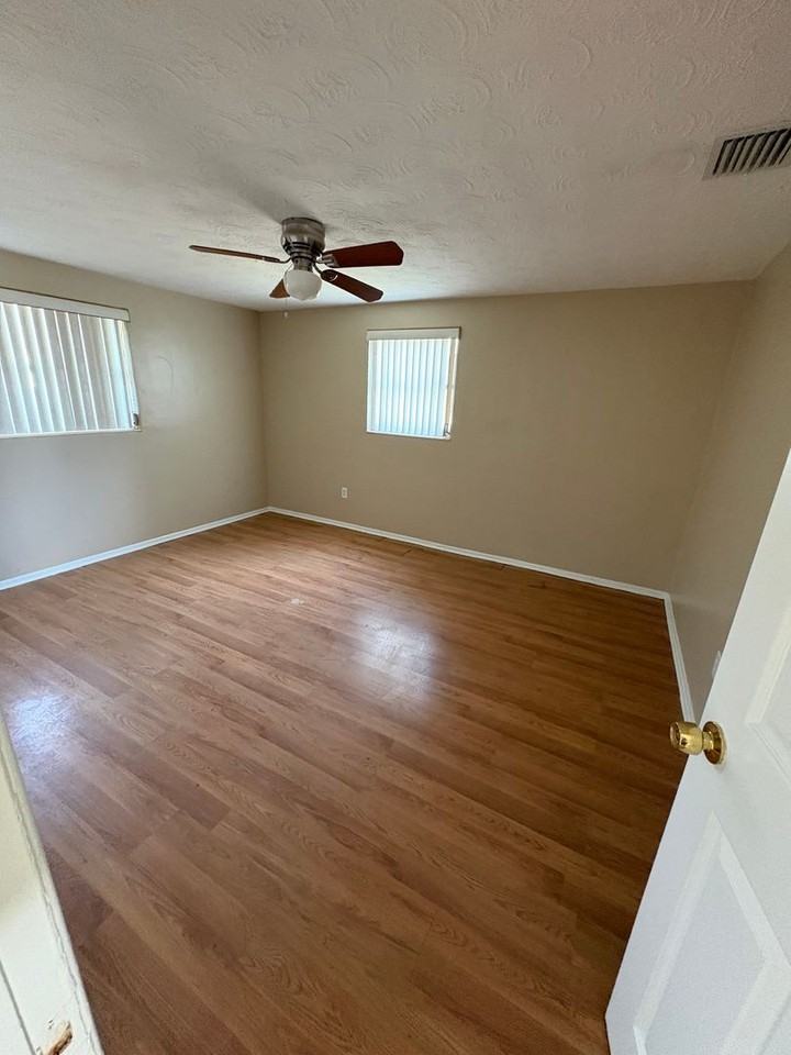 4134 Baden Dr - Photo 7 of 10