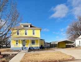 featured image of 802 W Oak Ave