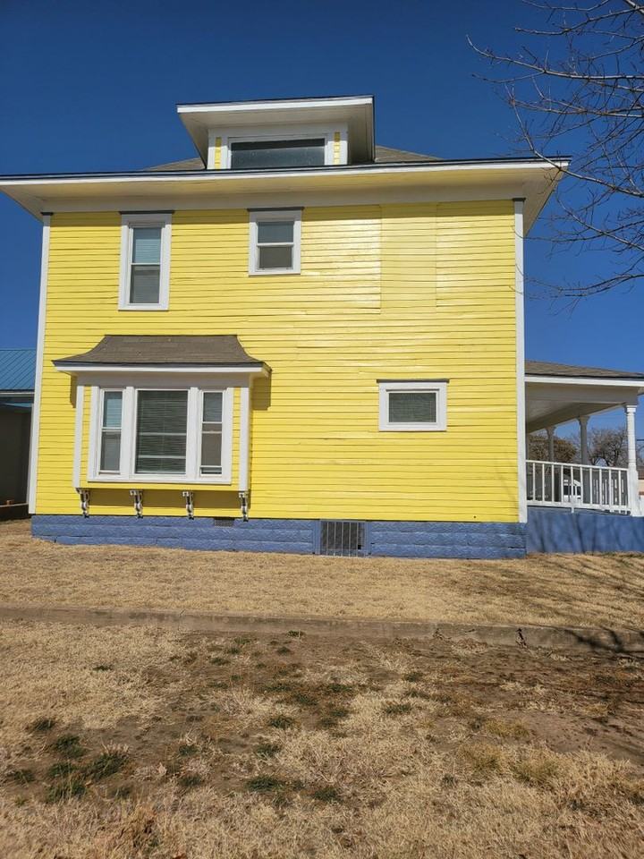 802 W Oak Ave - Photo 4 of 18