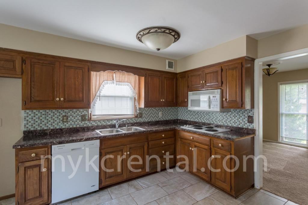 8414 W 98th St - Photo 5 of 28