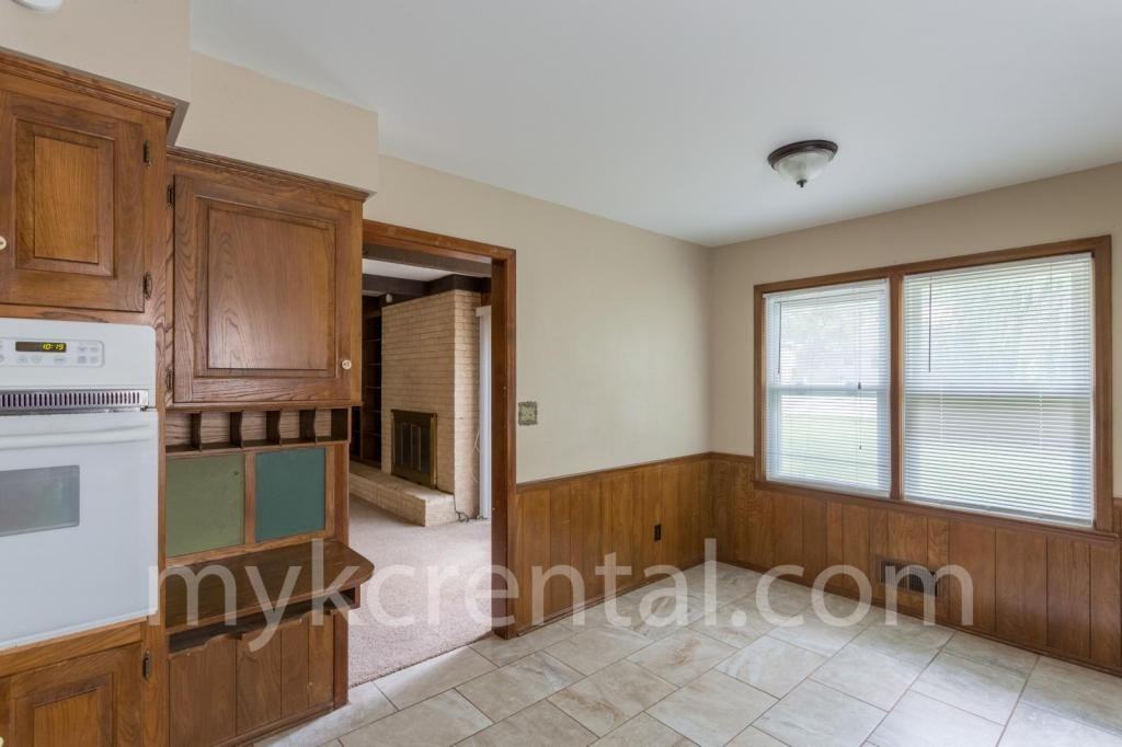 8414 W 98th St - Photo 6 of 28