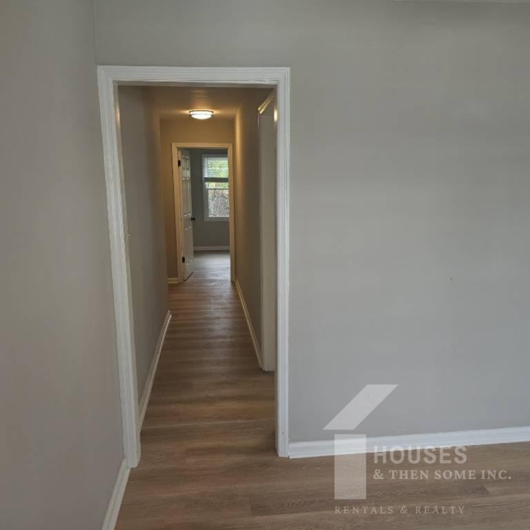 511 Hampton Ave - Photo 4 of 16