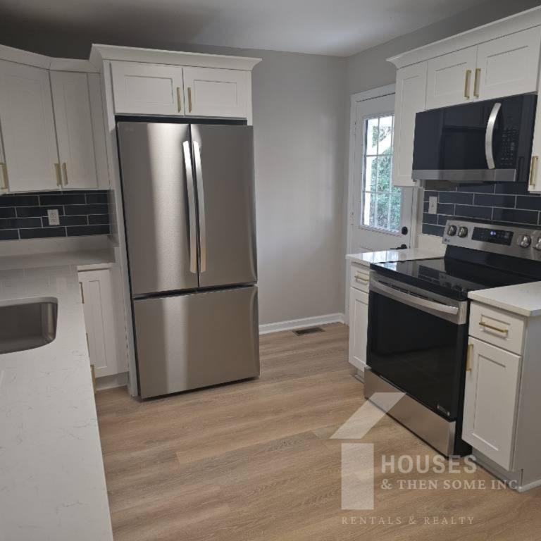 511 Hampton Ave - Photo 7 of 16