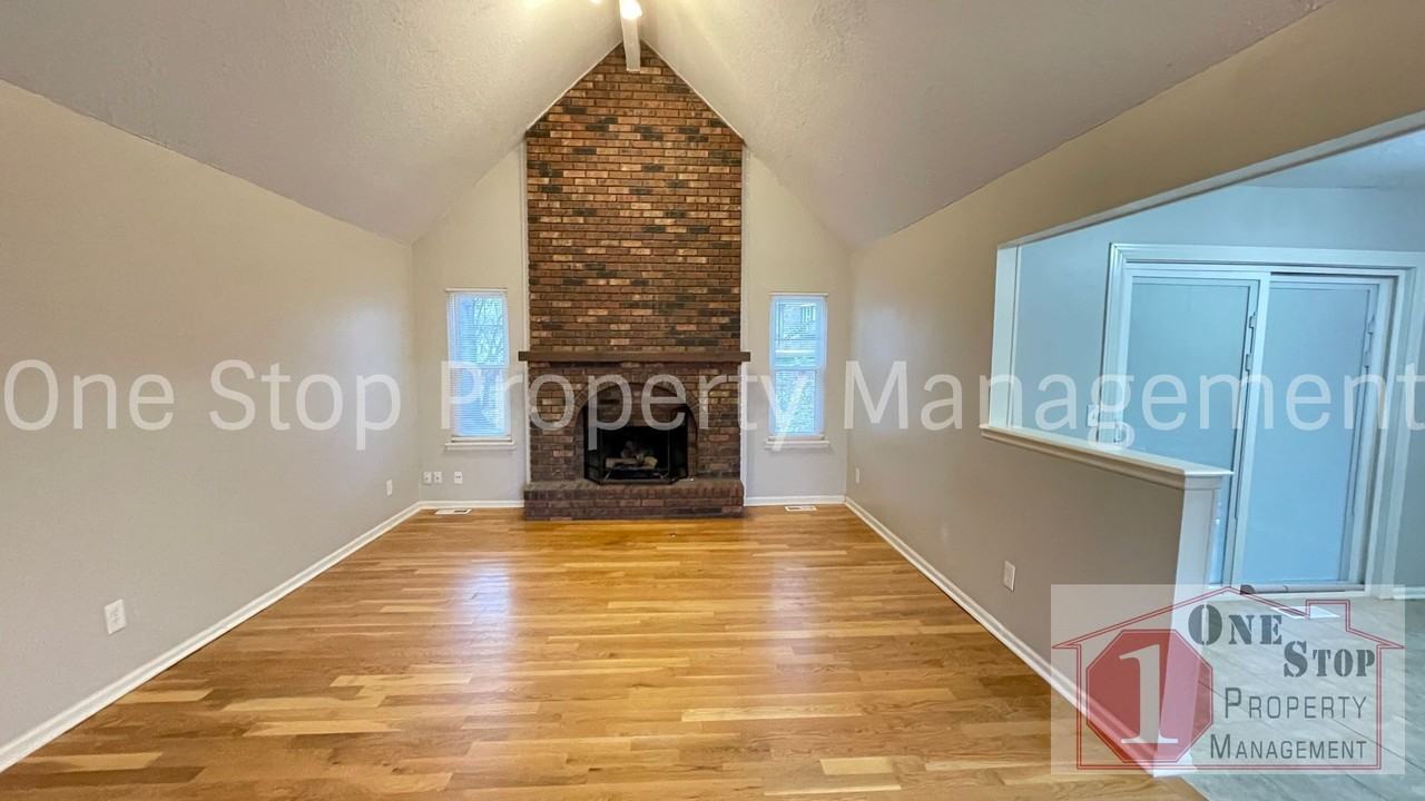 7405 Nw 78th St - Photo 2 of 25