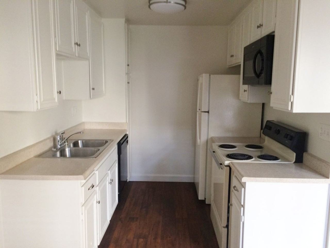 Arizona Towers Apartments - Photo 6 of 22