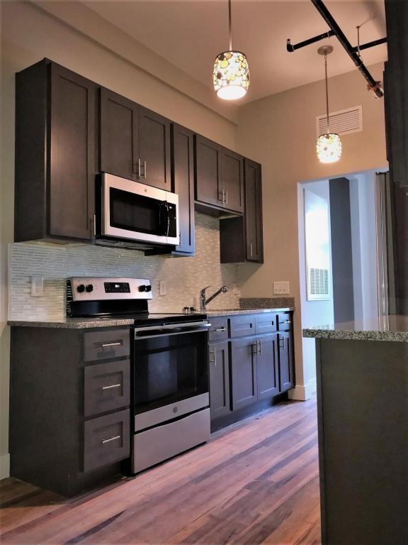 127 N Greene St Apt 302 - Photo 2 of 12