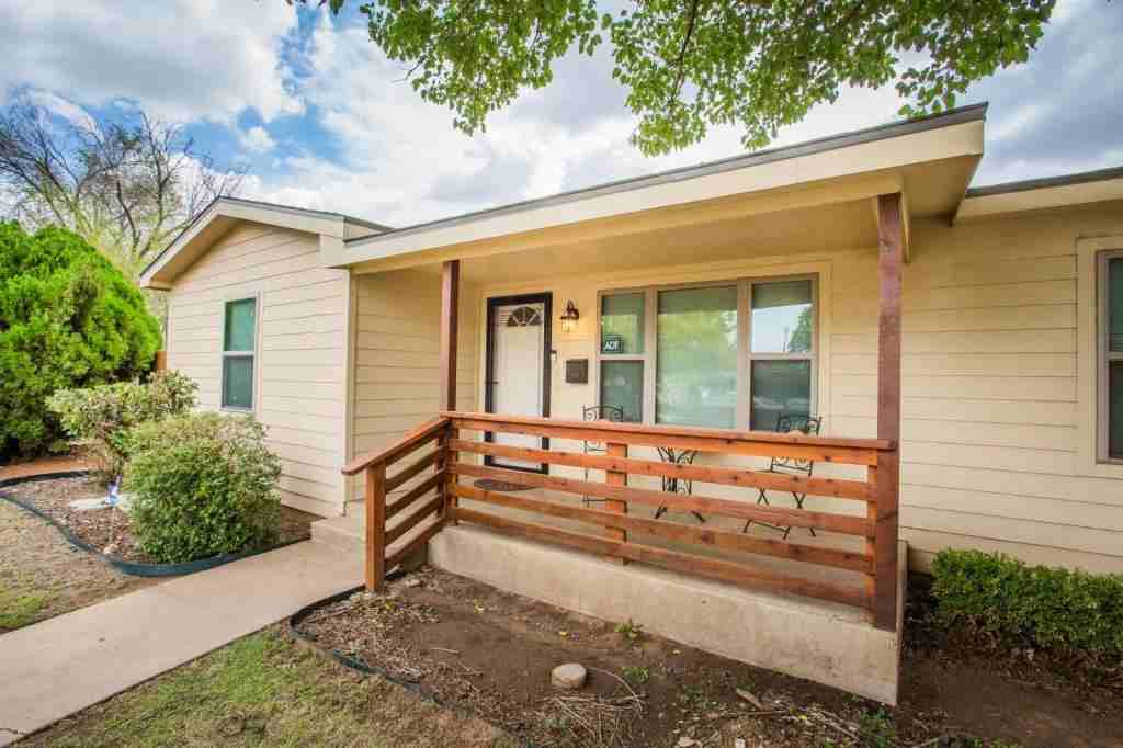 4407 35th St - Photo 3 of 18