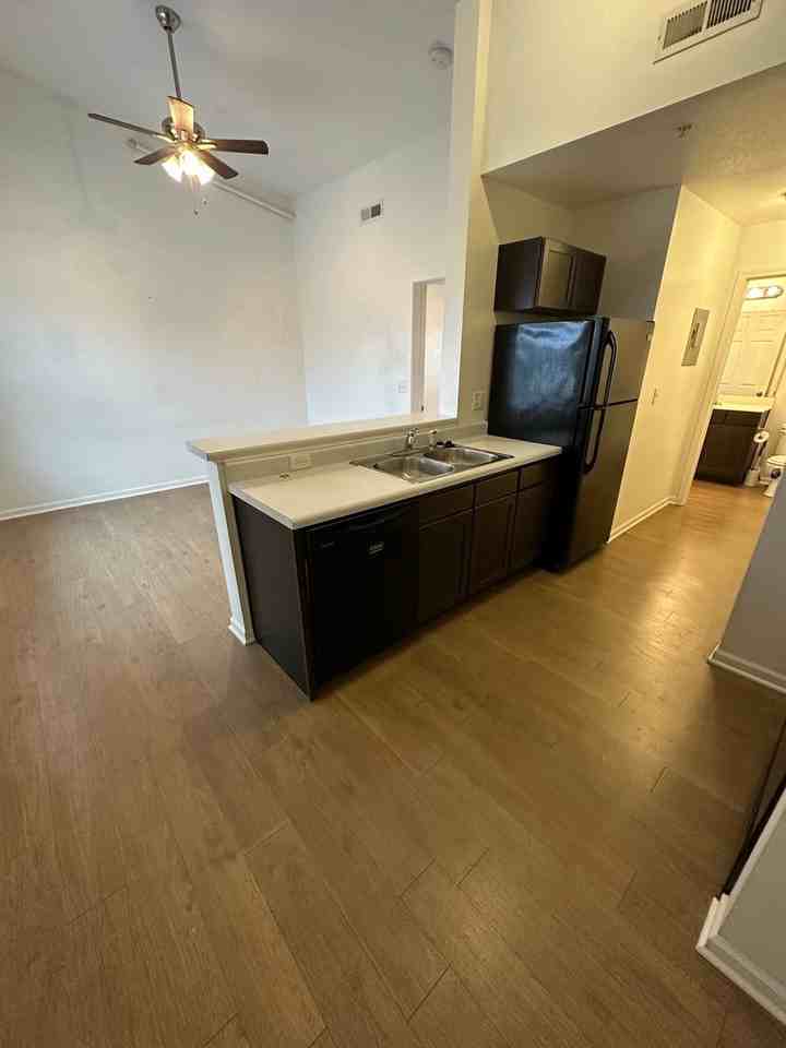 404 404 Jefferson St - 404 Jefferson St. #M - Photo 2 of 6