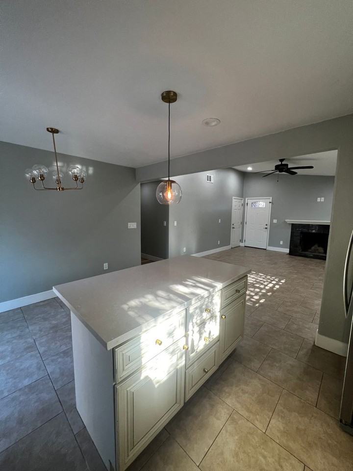 208 Holly St - Photo 7 of 24