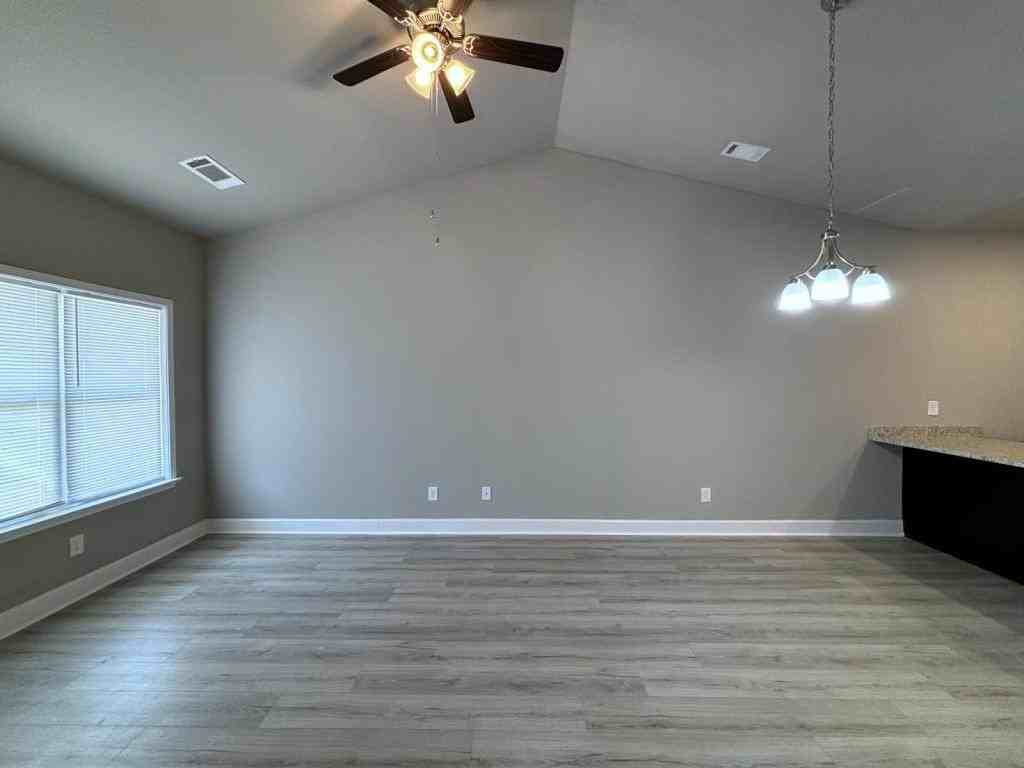 602 Parkview Ct - Photo 2 of 22