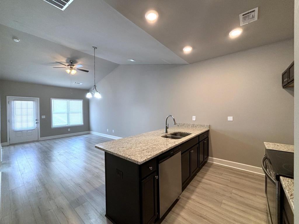 602 Parkview Ct - Photo 5 of 22