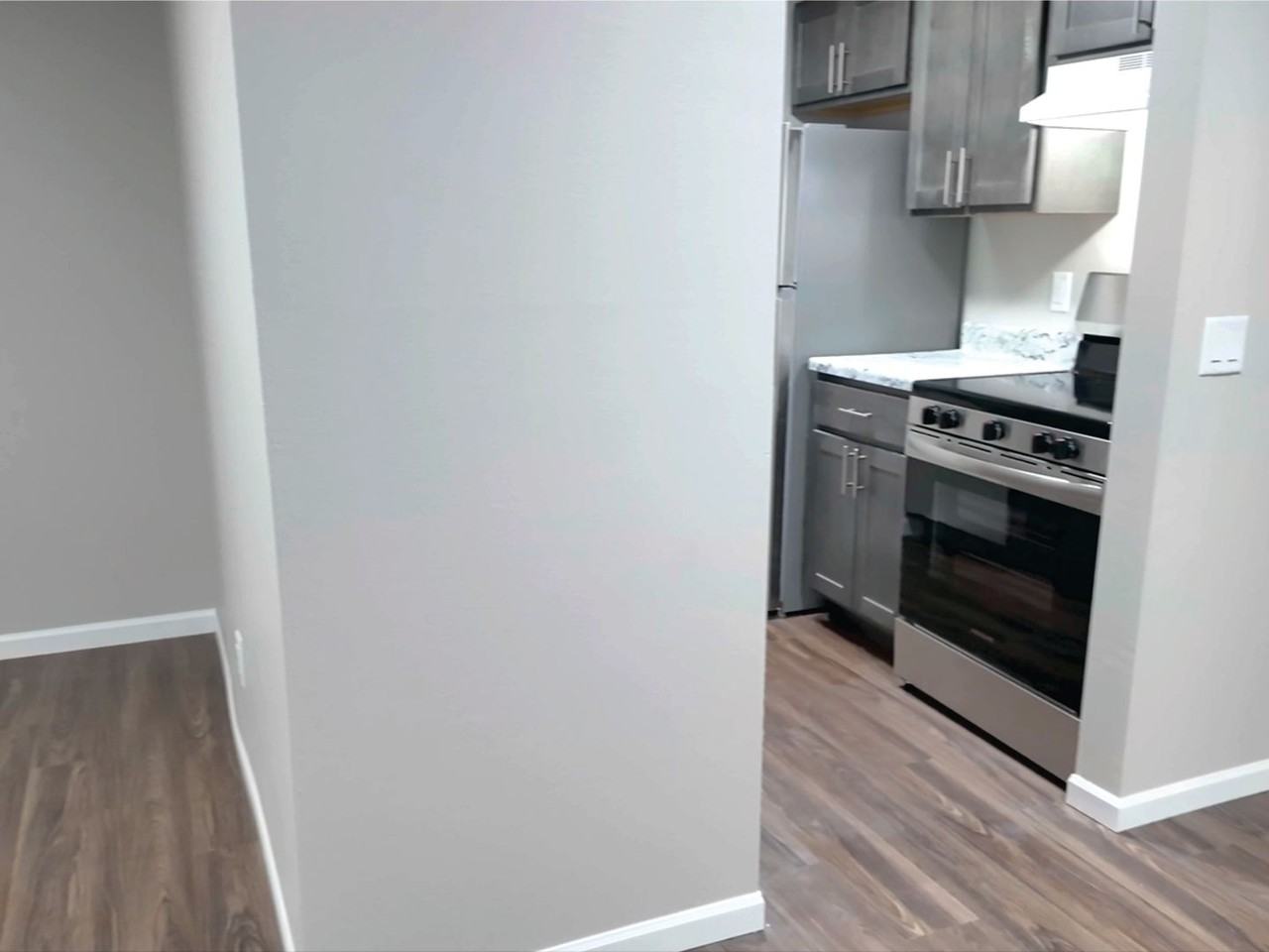 1509 Kenilworth Apartments - Photo 3 of 16