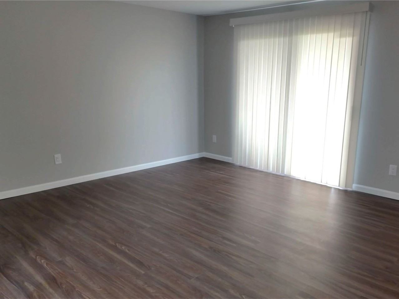 1509 Kenilworth Apartments - Photo 4 of 16