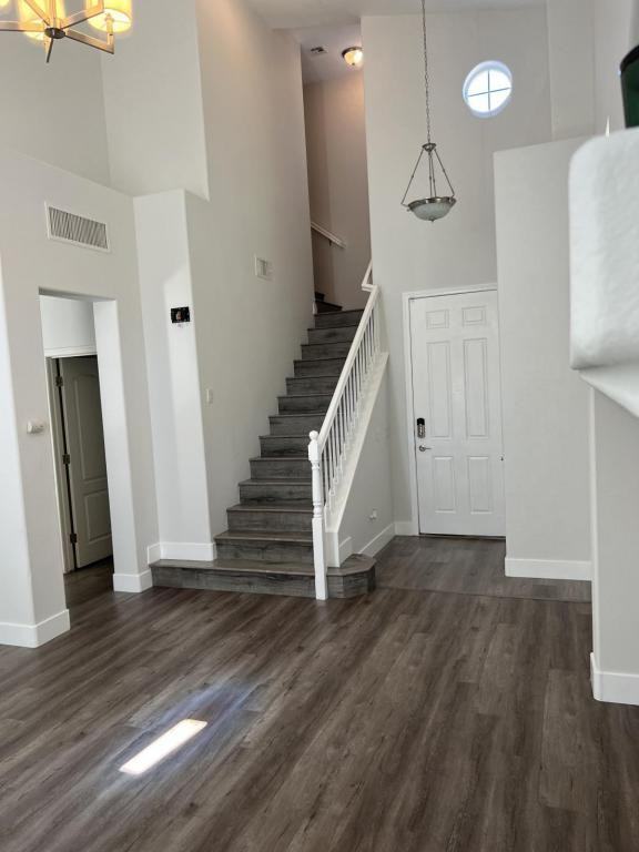 5017 Ivy Creek Ct - Photo 4 of 47