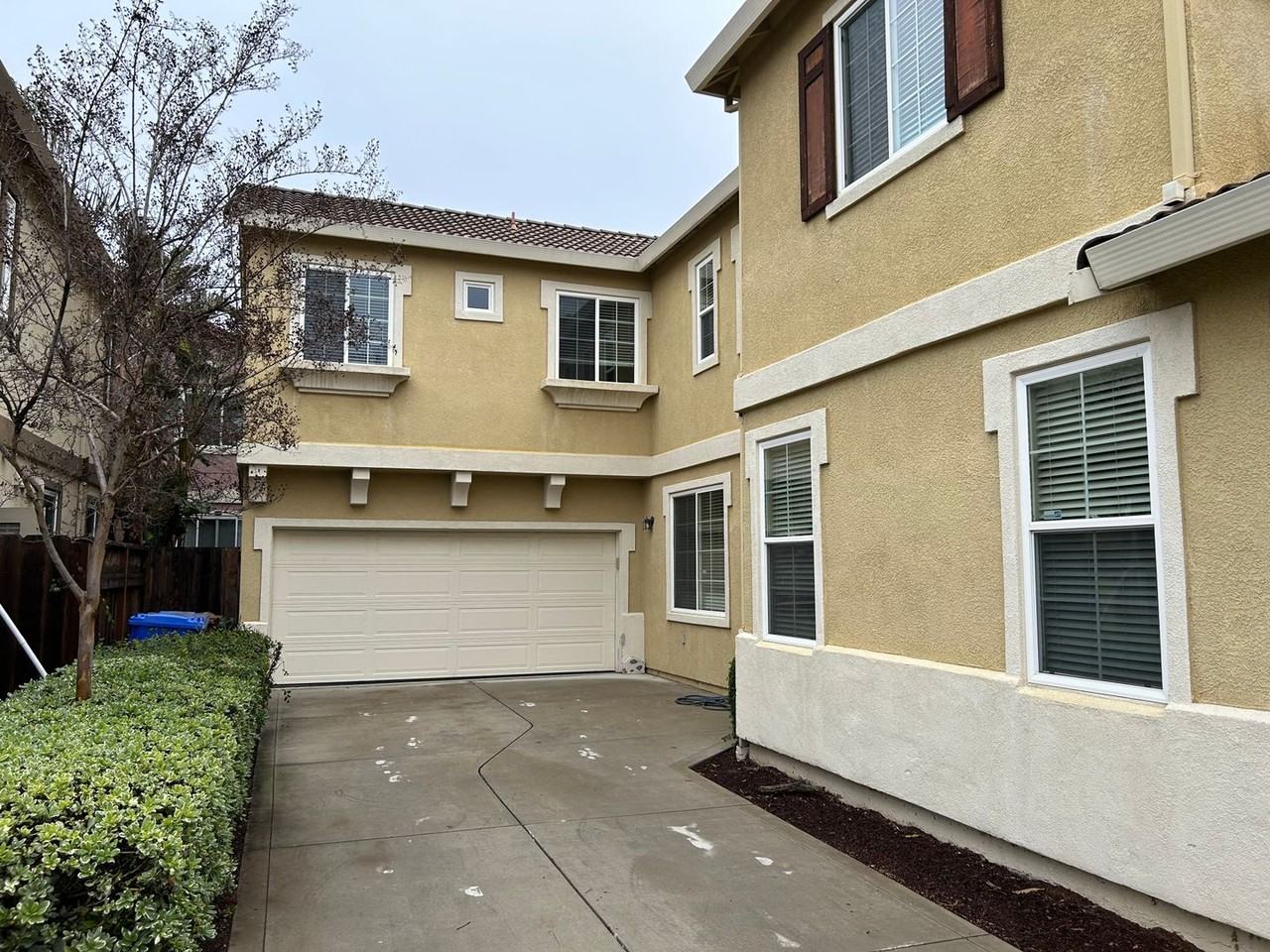 241 Lawrence Ln - Photo 2 of 24