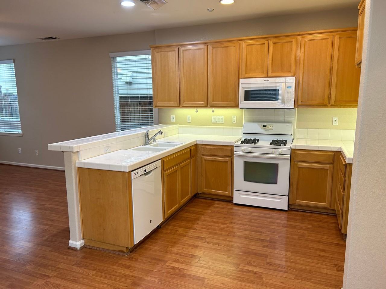 241 Lawrence Ln - Photo 7 of 24