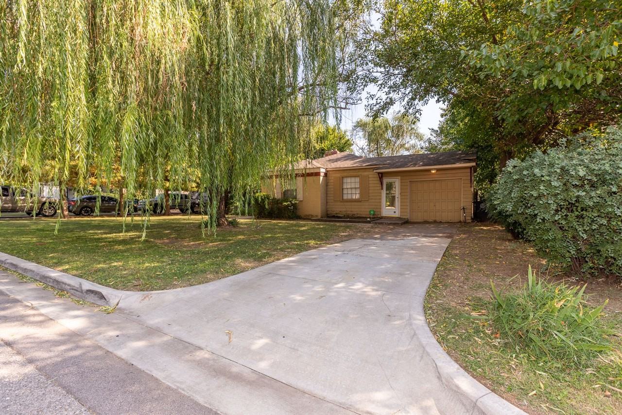 3322 E 23rd St - Photo 5 of 32