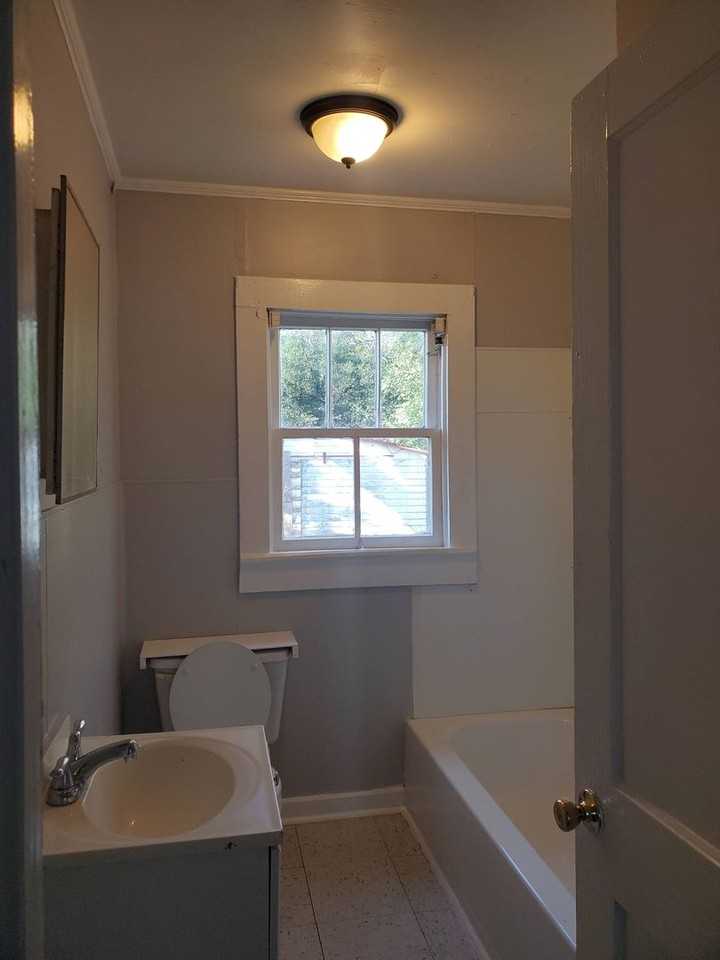 206 Savannah Ave - Photo 3 of 12