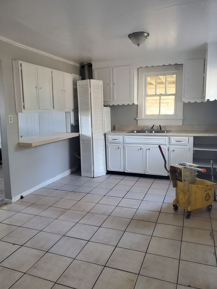 206 Savannah Ave - Photo 4 of 12