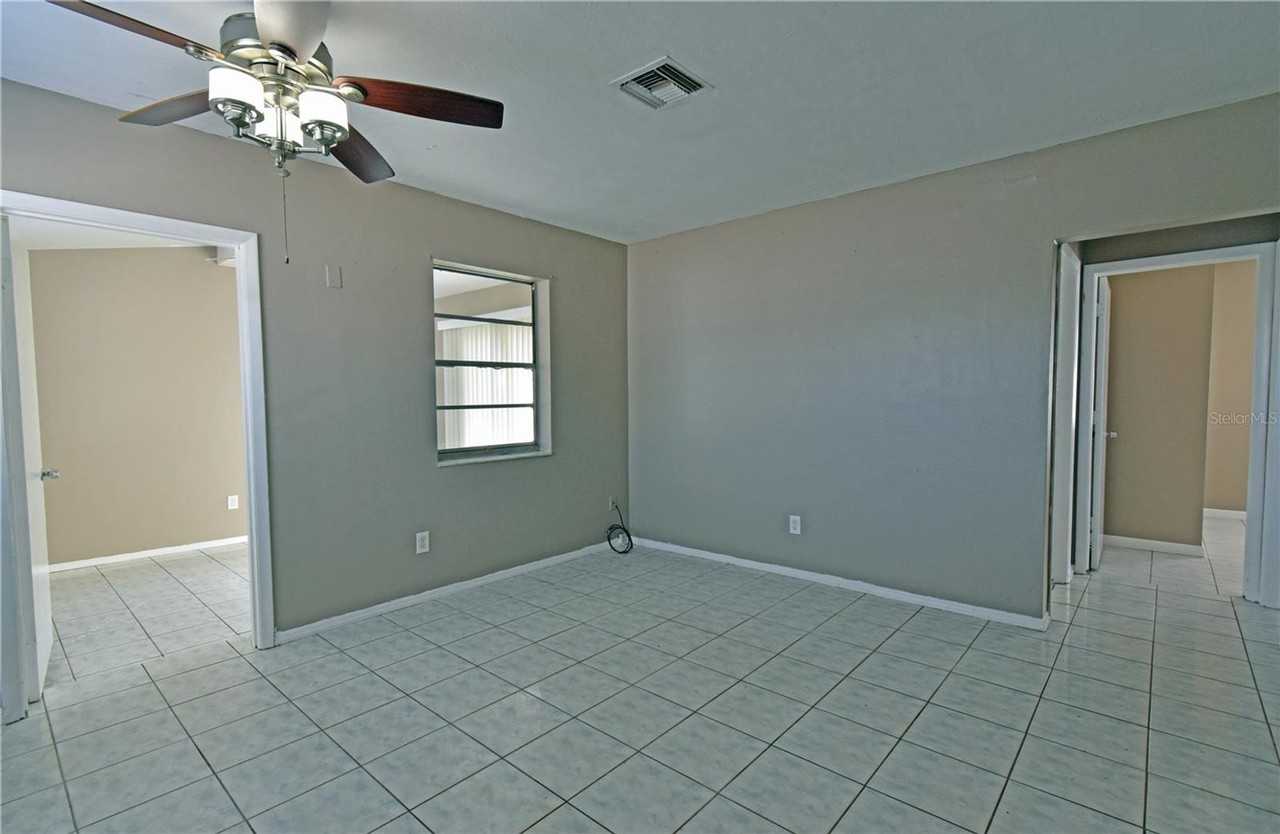 421 Briarwood Ln - Photo 6 of 16