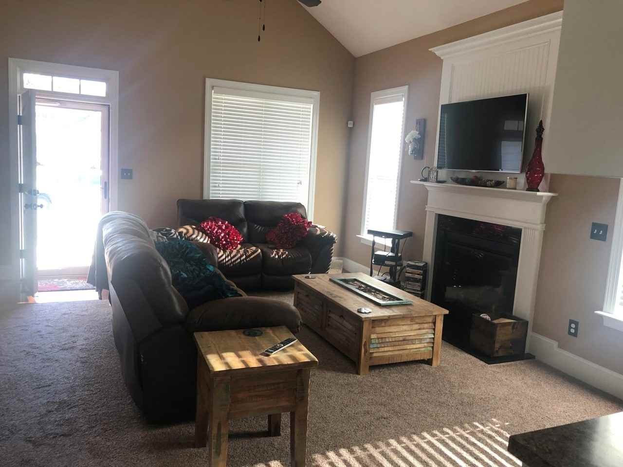 3701 Ashford Dr - Photo 3 of 12