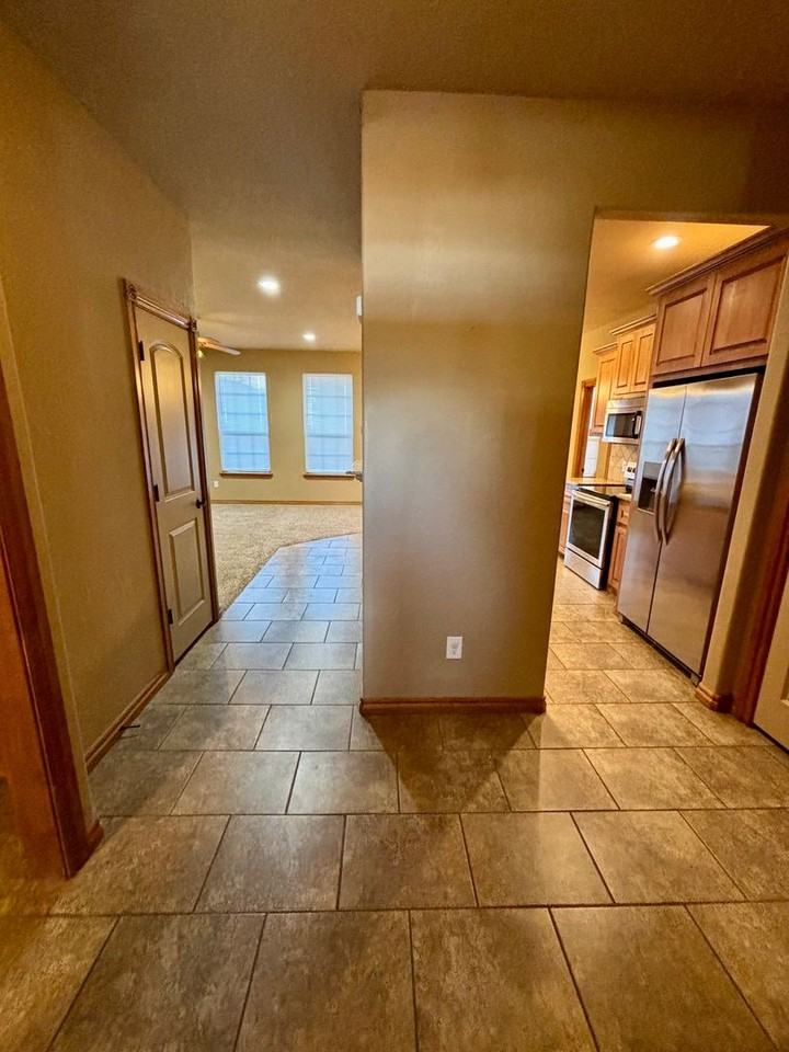 229 Nw Granite Ave - Photo 3 of 31