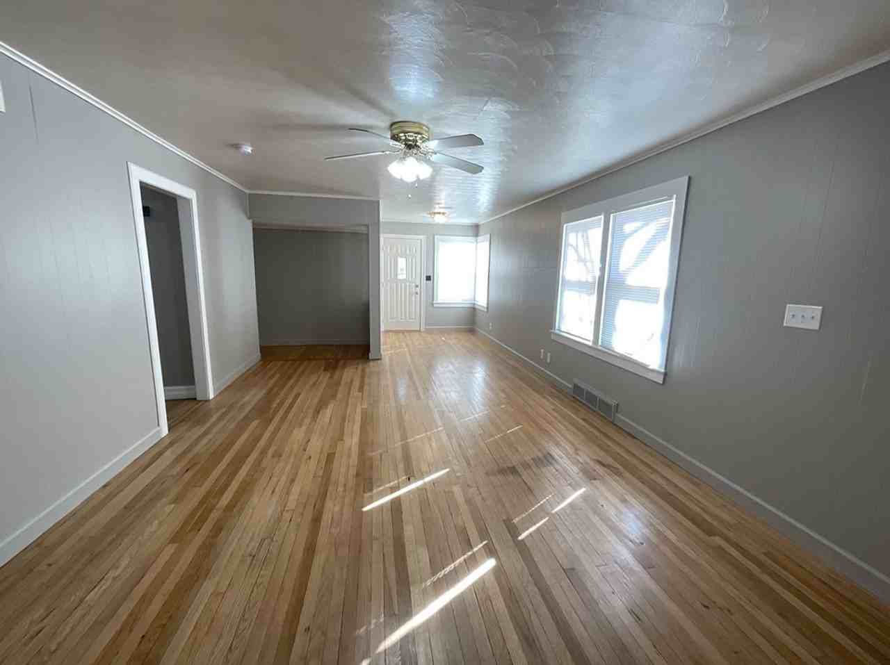 1561 S Pickwick Ave - Photo 2 of 9