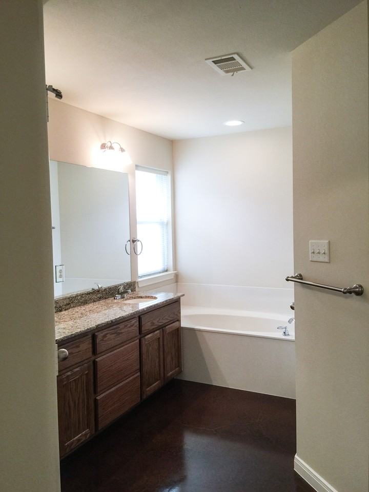 640 Park Ln - Photo 6 of 13