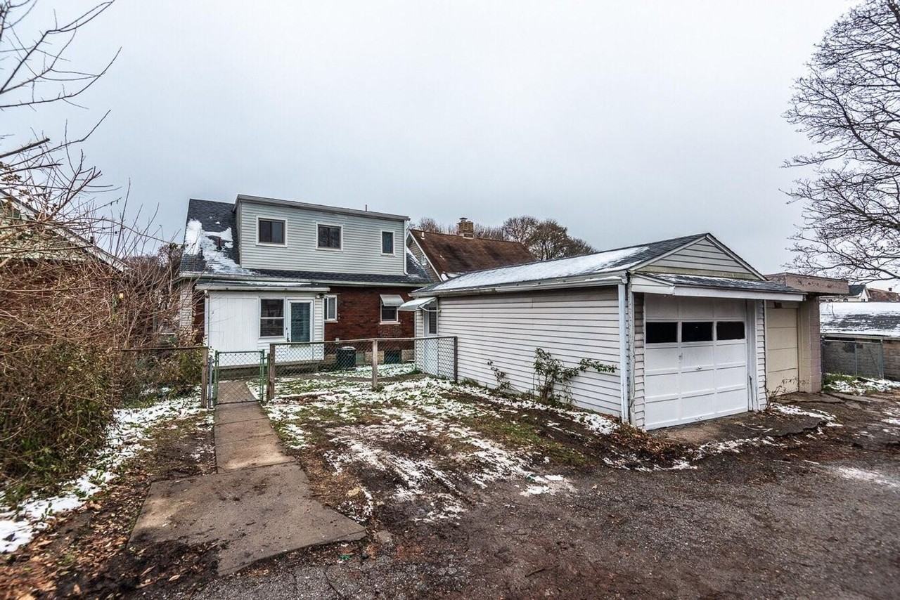 1127 Brookline Blvd - Photo 5 of 26