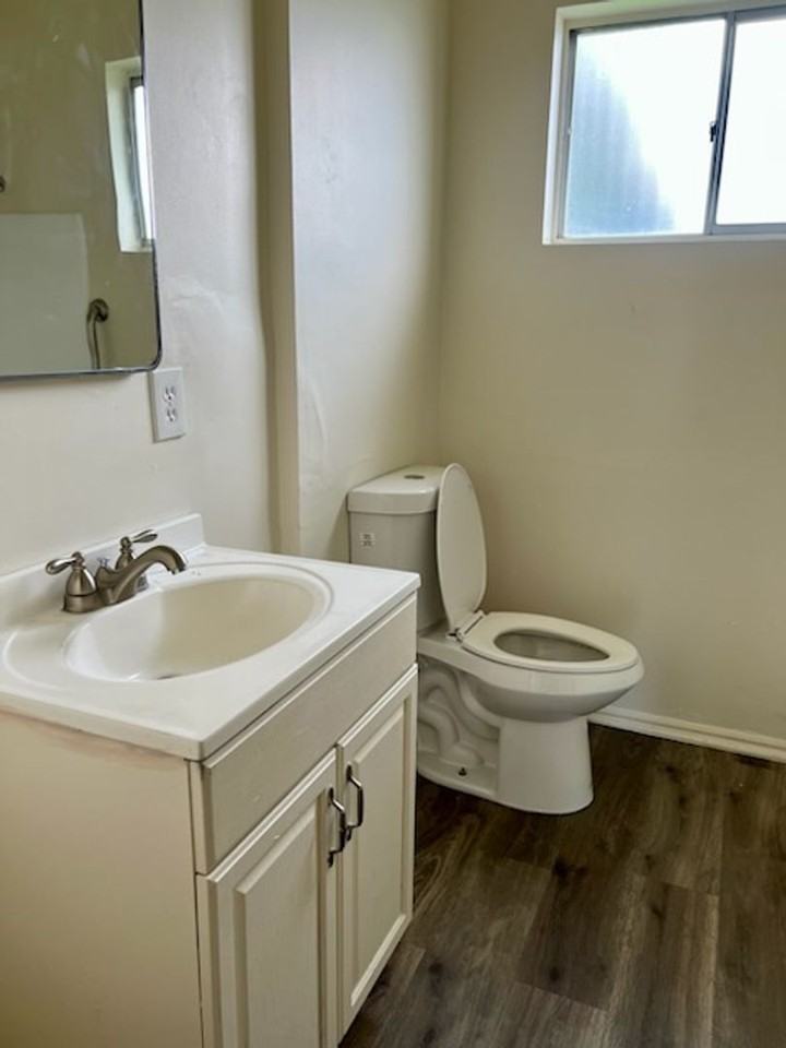 1041 E Whittier Ave - Photo 4 of 11