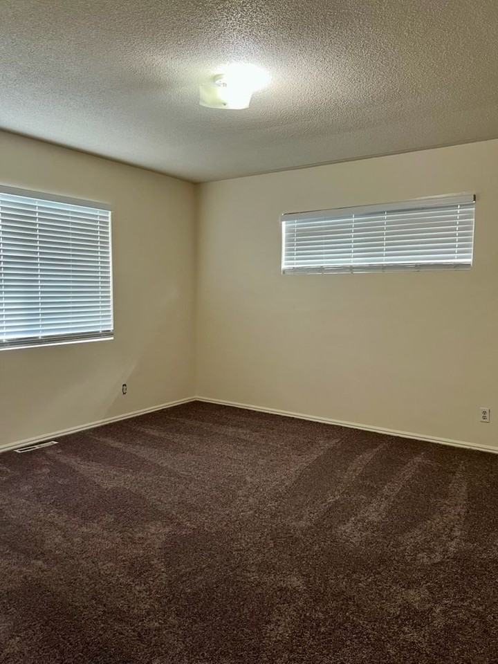 1041 E Whittier Ave - Photo 7 of 11