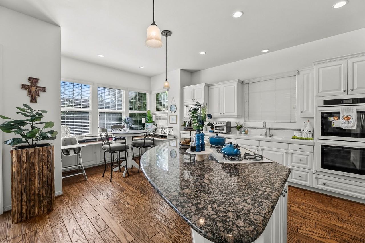 23803 Spinnaker Ct - Photo 6 of 40