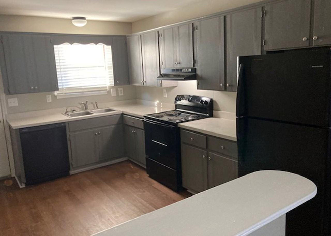 1164 Meadowview Dr - Photo 2 of 8