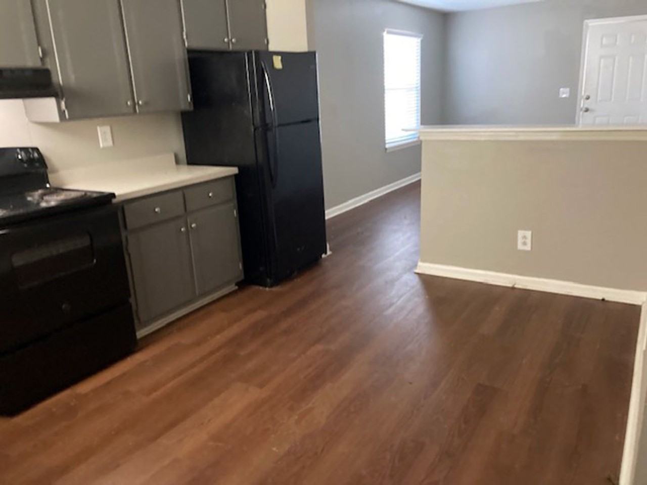 1164 Meadowview Dr - Photo 4 of 8