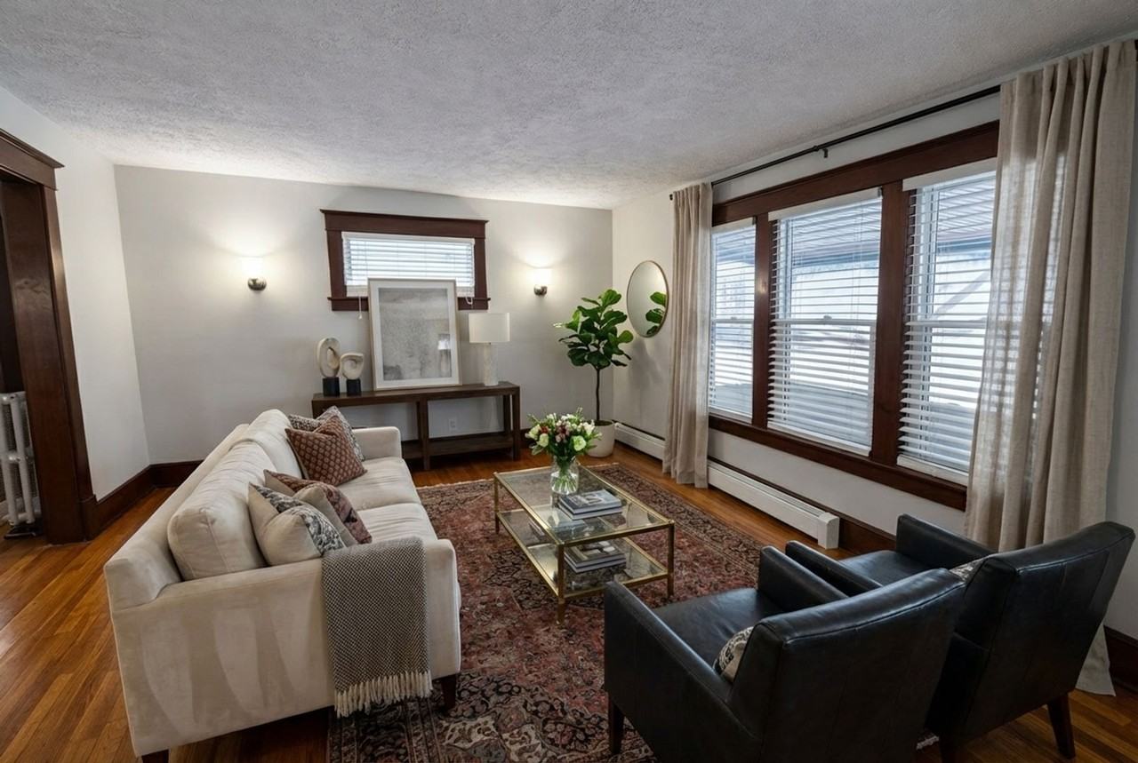 104 E Locust St - Photo 4 of 38