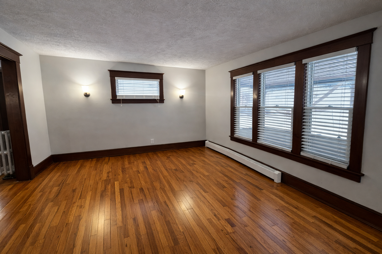 104 E Locust St - Photo 5 of 38