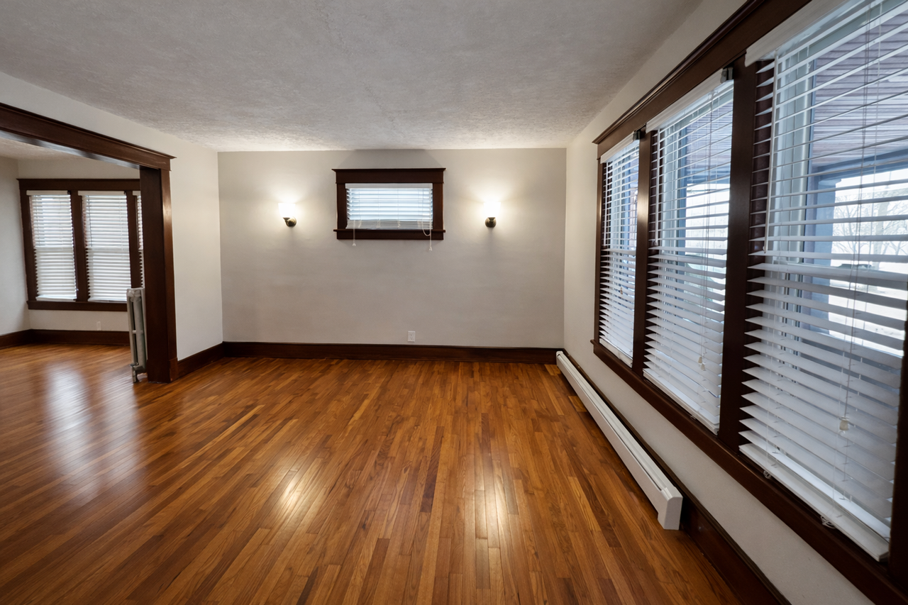 104 E Locust St - Photo 6 of 38