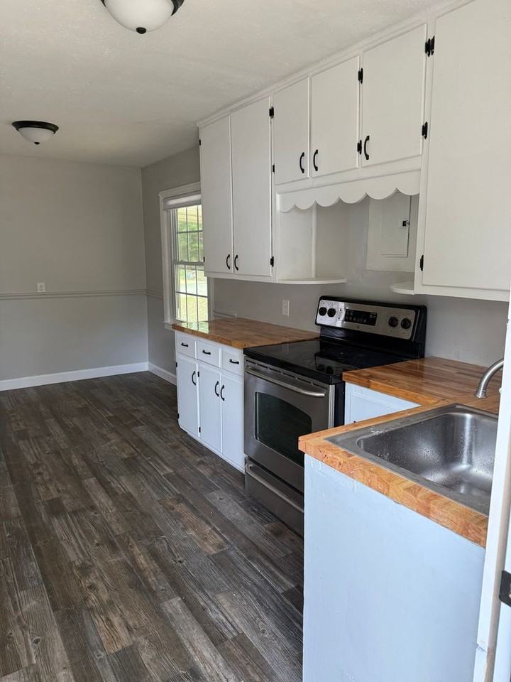 1705 Hoover St - Photo 2 of 14