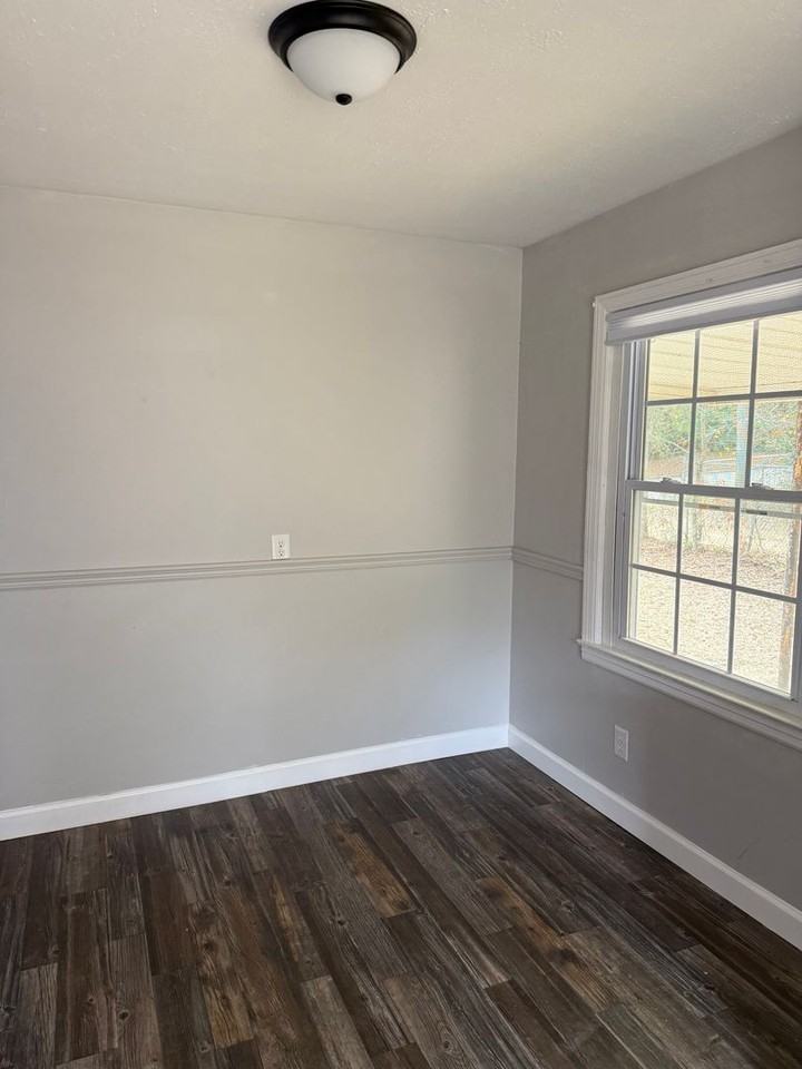 1705 Hoover St - Photo 4 of 14