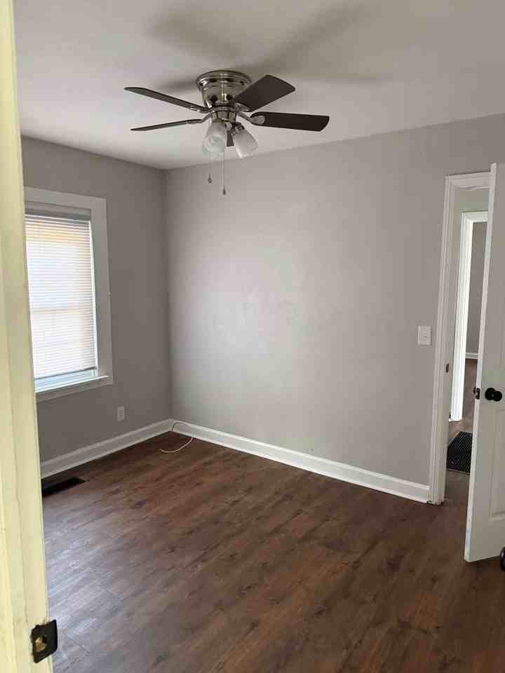 1705 Hoover St - Photo 5 of 14