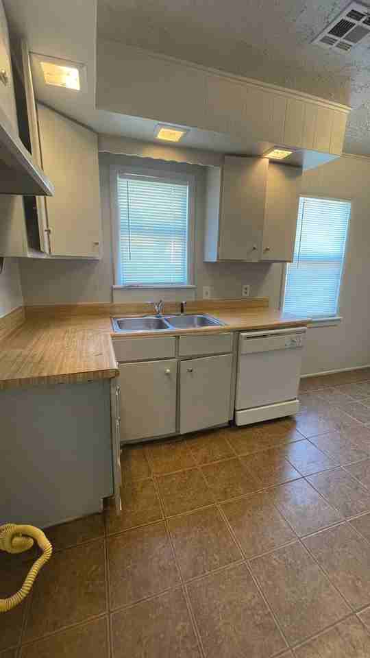 1931 N Florence Pl - Photo 5 of 11