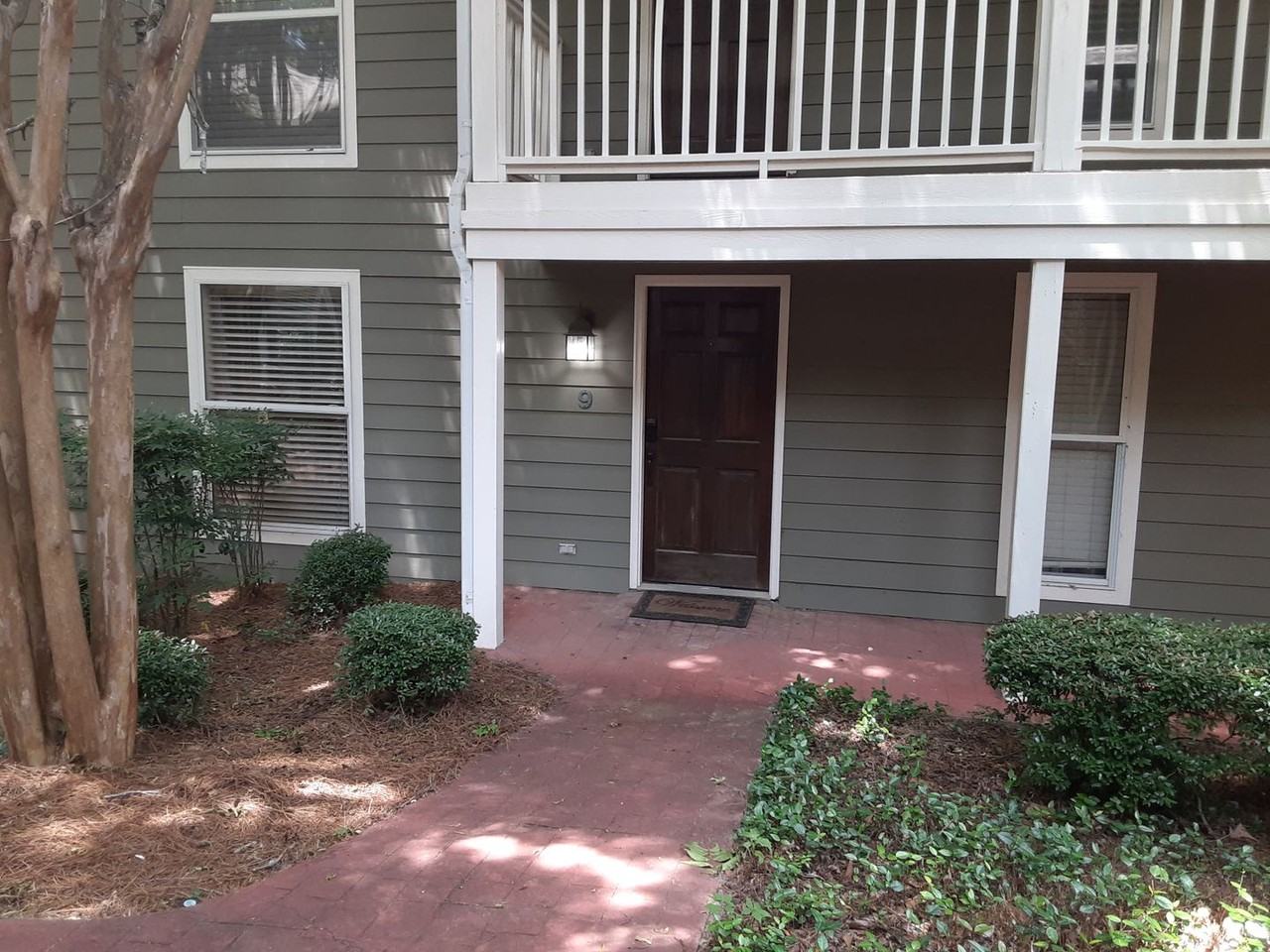 1606 Jackson Ave E - Photo 2 of 9