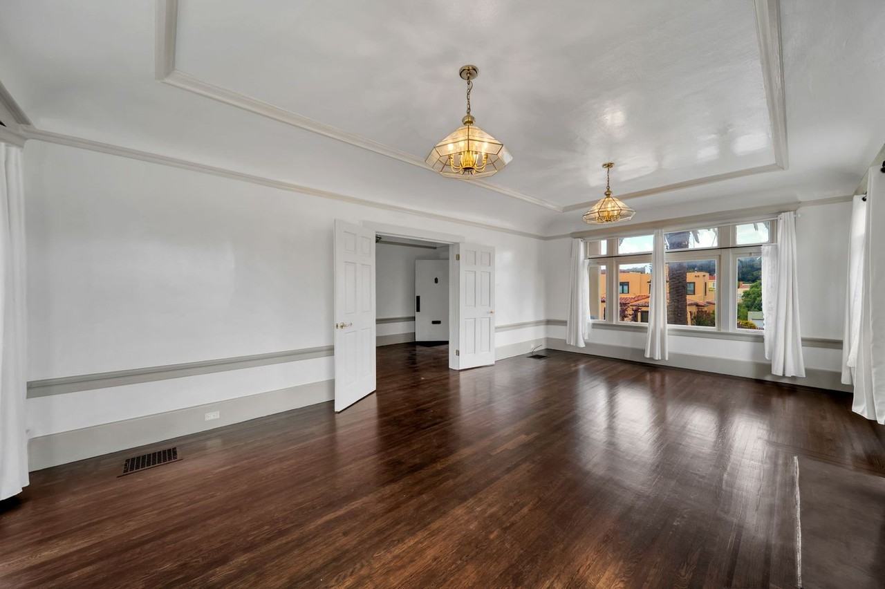 155 Paloma Ave - Photo 4 of 50