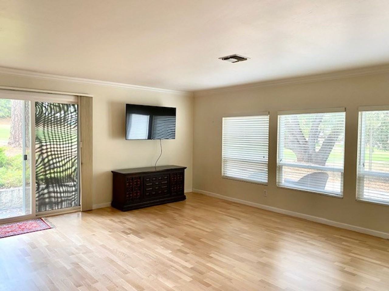 16602 Alioto Dr - Photo 3 of 11