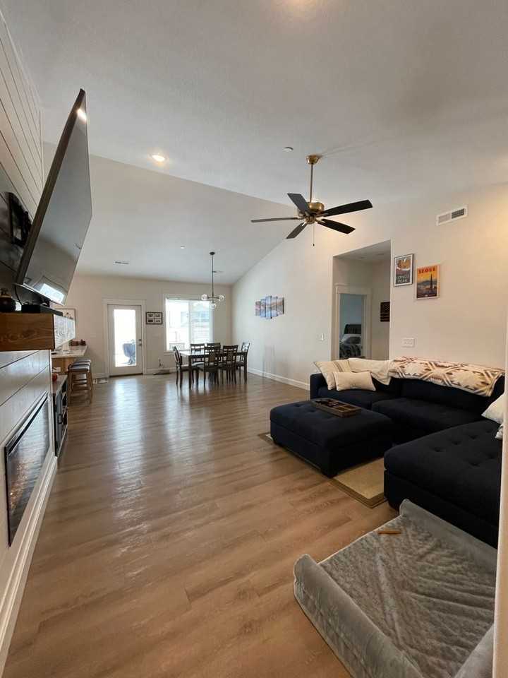 4816 Plumthicket Dr - Photo 3 of 23