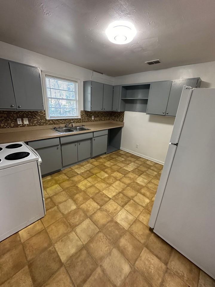 1638 Sharkey St - Photo 5 of 12